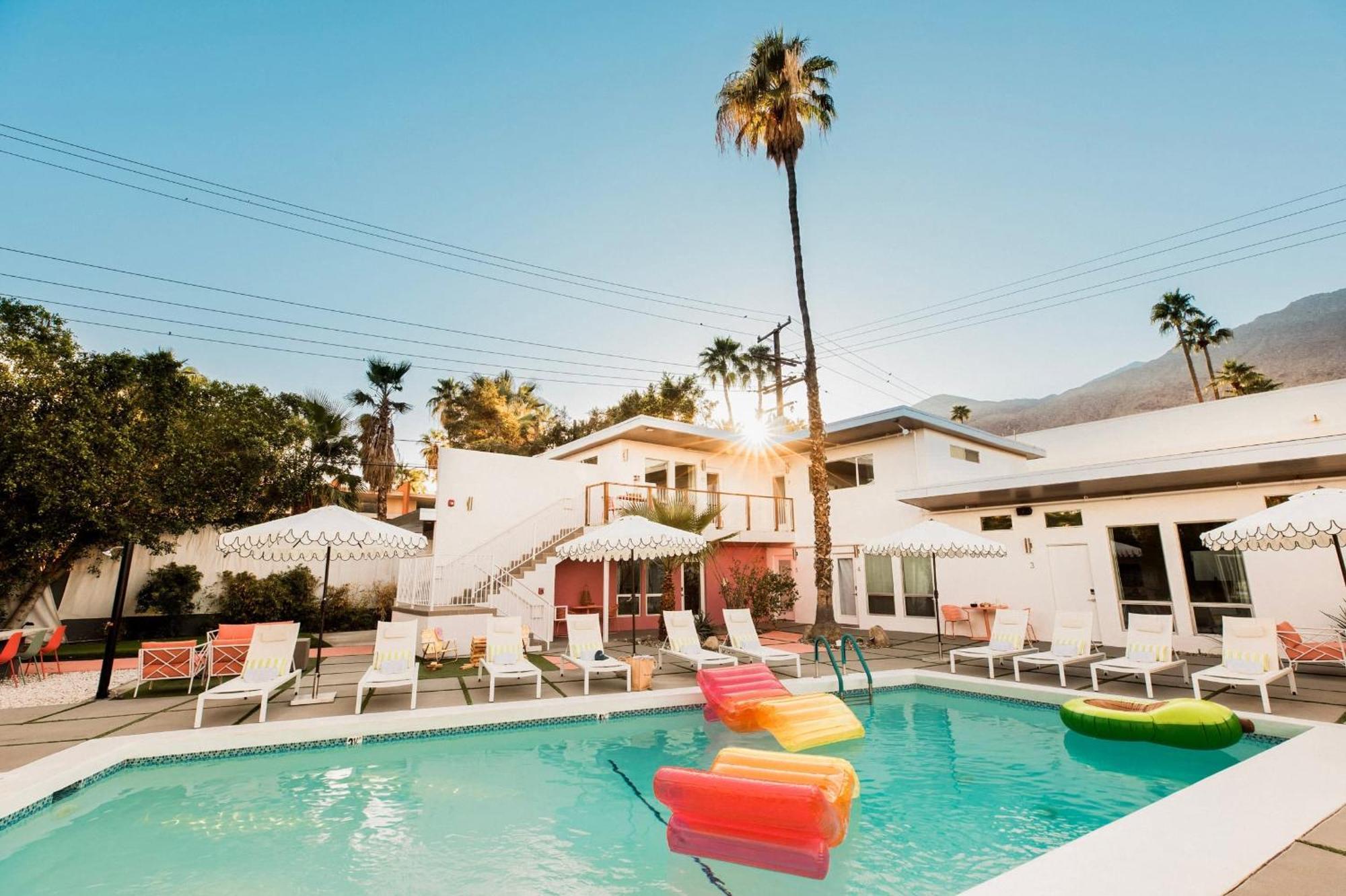 The Wesley Hotel By Avantstay Retro Spacious W Bbq Pool Spa Palm Springs Exterior photo
