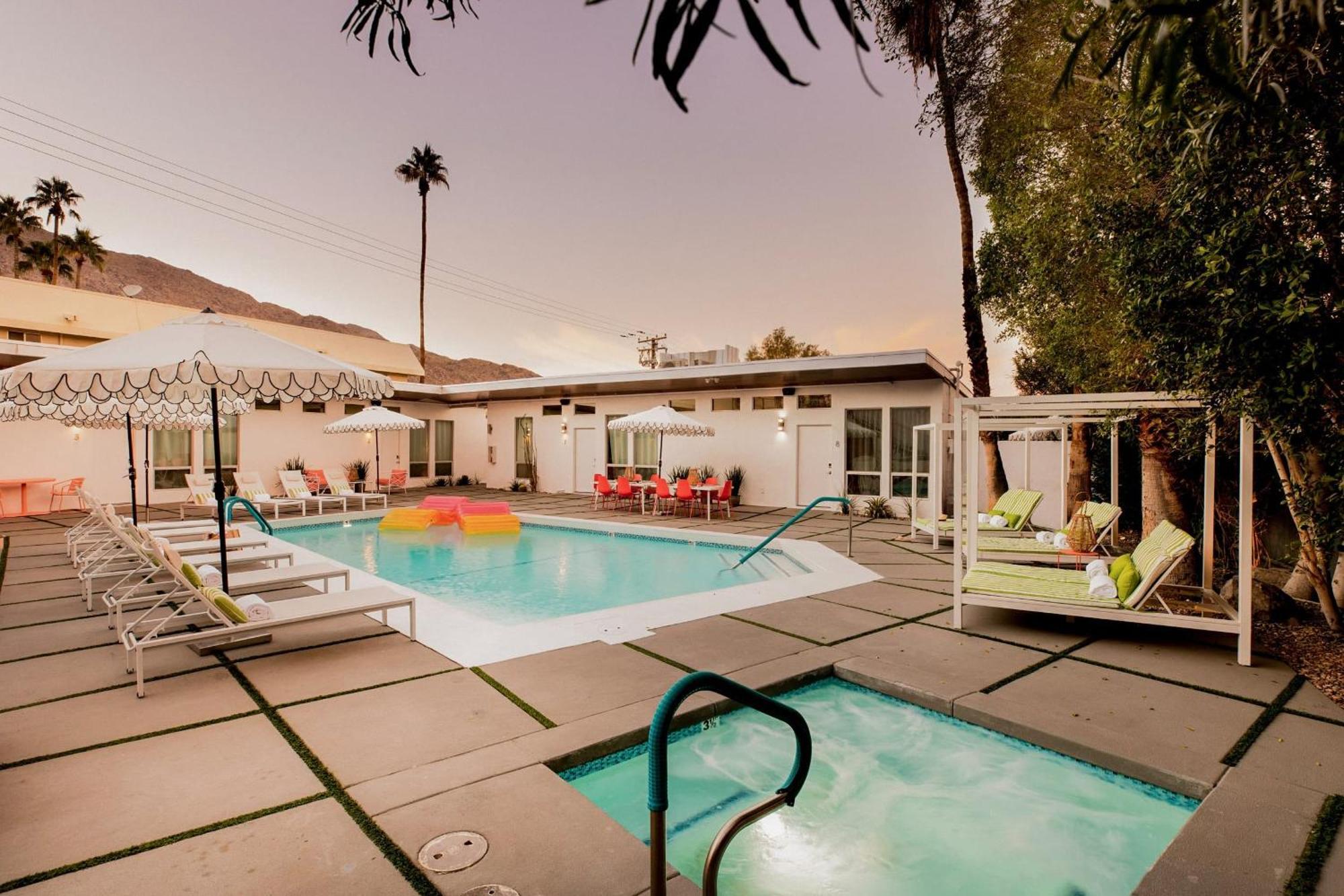 The Wesley Hotel By Avantstay Retro Spacious W Bbq Pool Spa Palm Springs Exterior photo