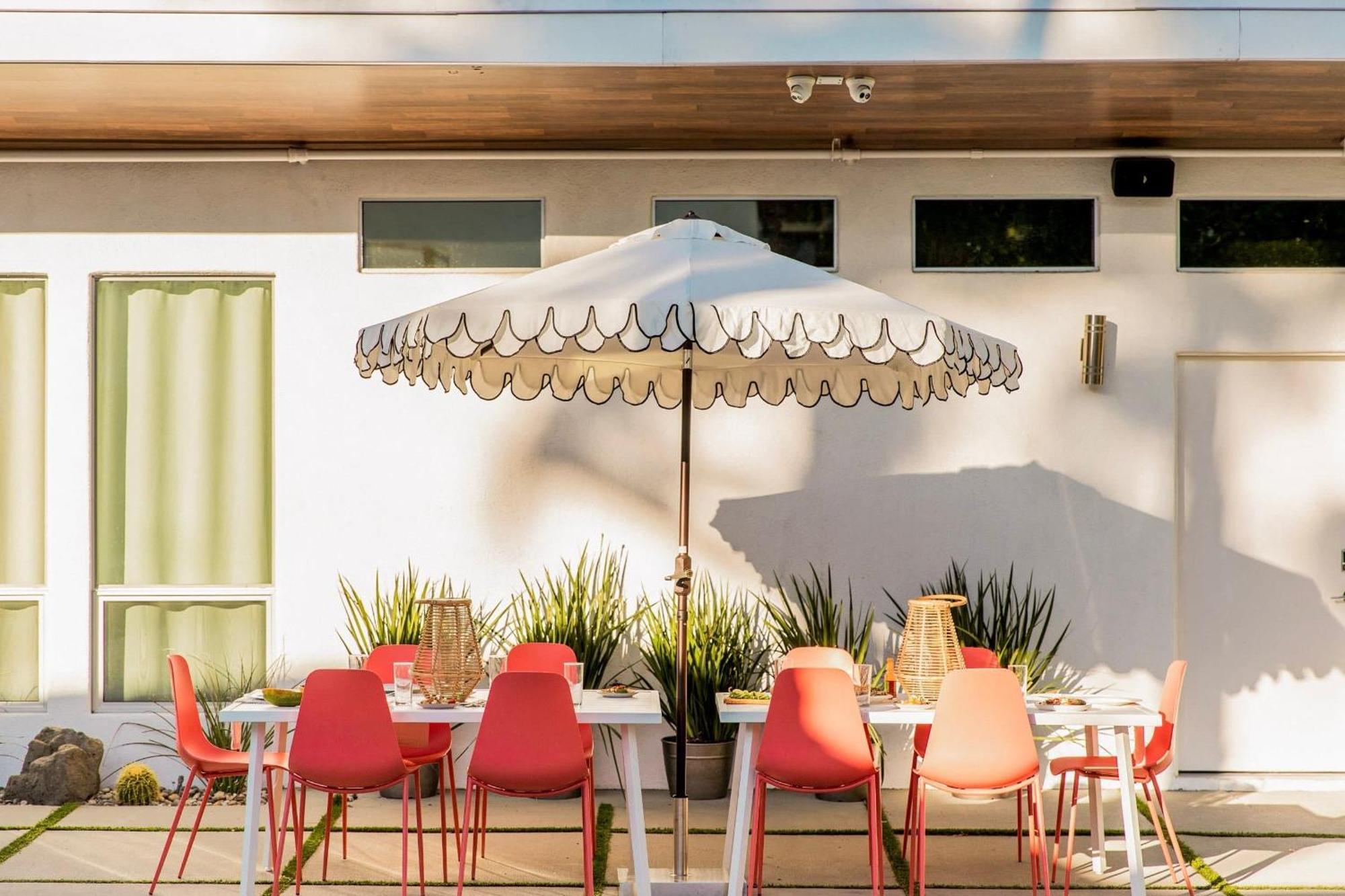 The Wesley Hotel By Avantstay Retro Spacious W Bbq Pool Spa Palm Springs Exterior photo